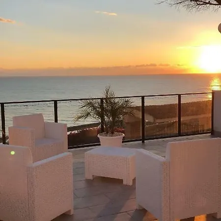 La Scogliera Turca Гостевой дом Реальмонте